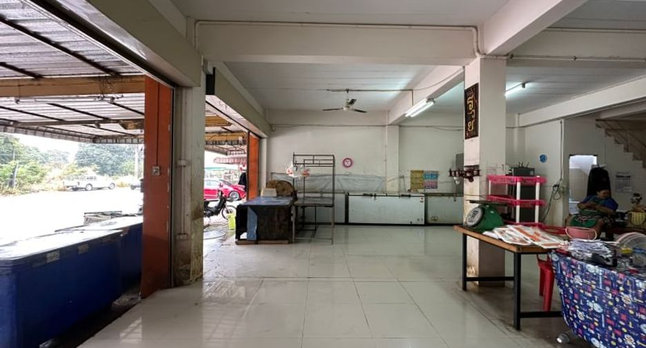 For sale 4 ベッドルーム retail Space in Si Racha, Chonburi