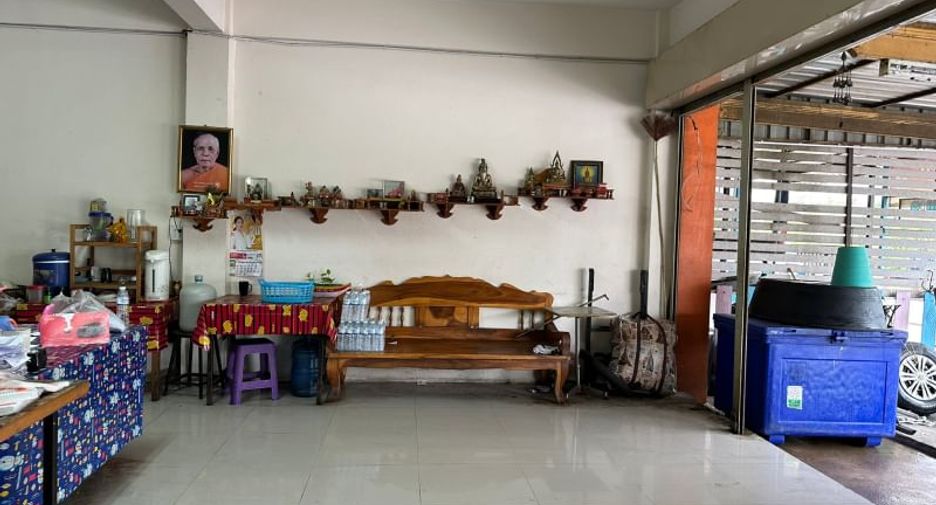 For sale 4 ベッドルーム retail Space in Si Racha, Chonburi