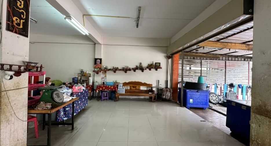 For sale 4 ベッドルーム retail Space in Si Racha, Chonburi