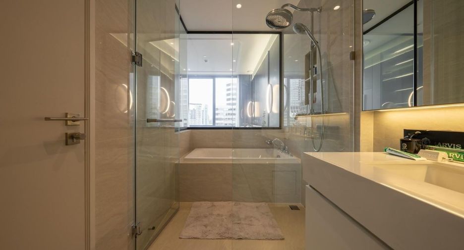 For rent and for sale 1 bed condo in Pathum Wan, Bangkok