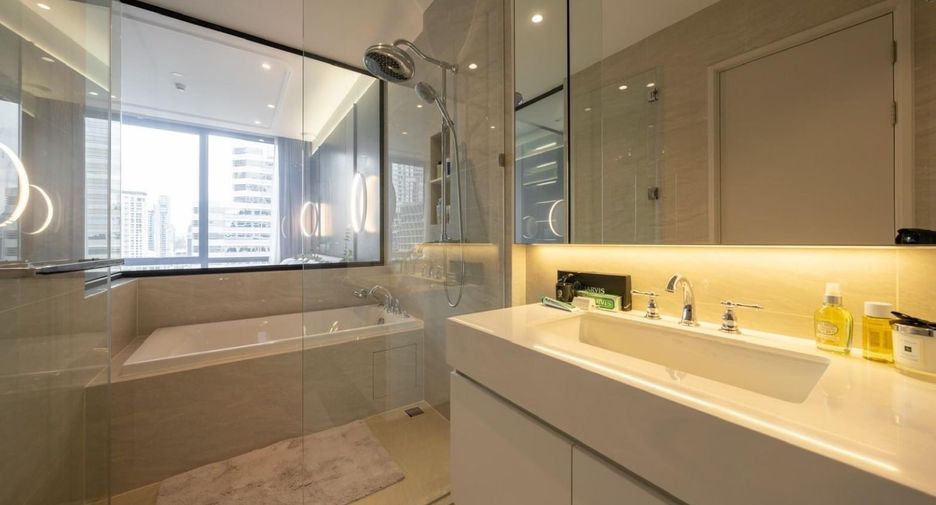 For rent and for sale 1 bed condo in Pathum Wan, Bangkok