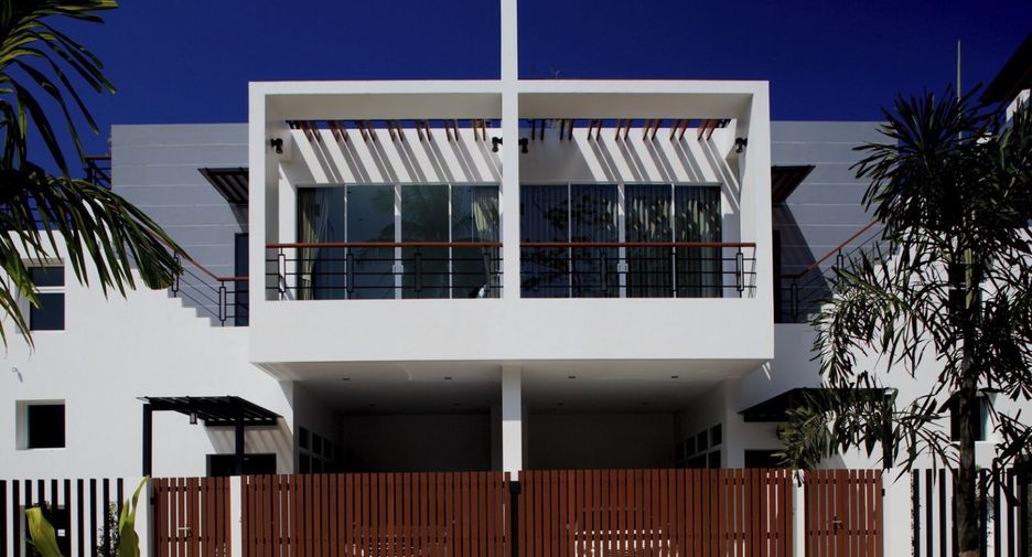 For sale 4 bedrooms condo in Mueang Phuket, Phuket