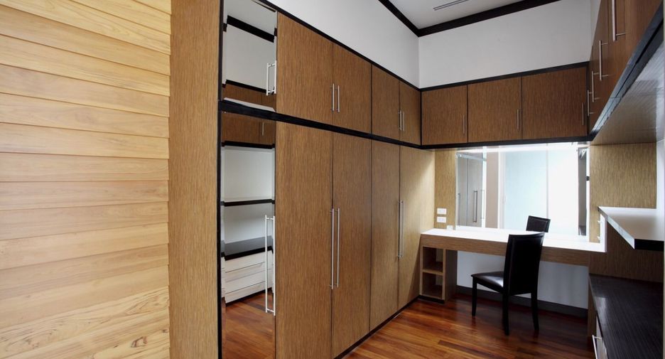 For sale 4 bedrooms condo in Mueang Phuket, Phuket