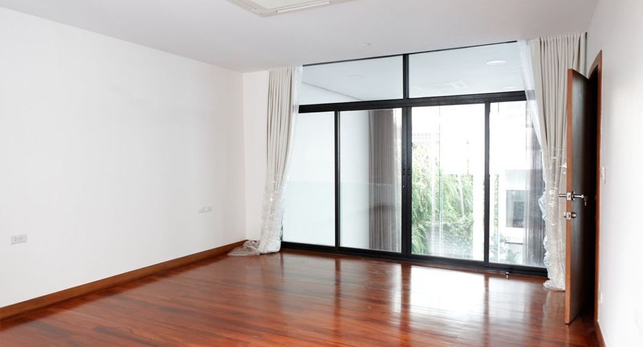 ให้เช่า 5 ห้องนอน บ้านเดี่ยว ใน คลองเตย, กรุงเทพฯ
