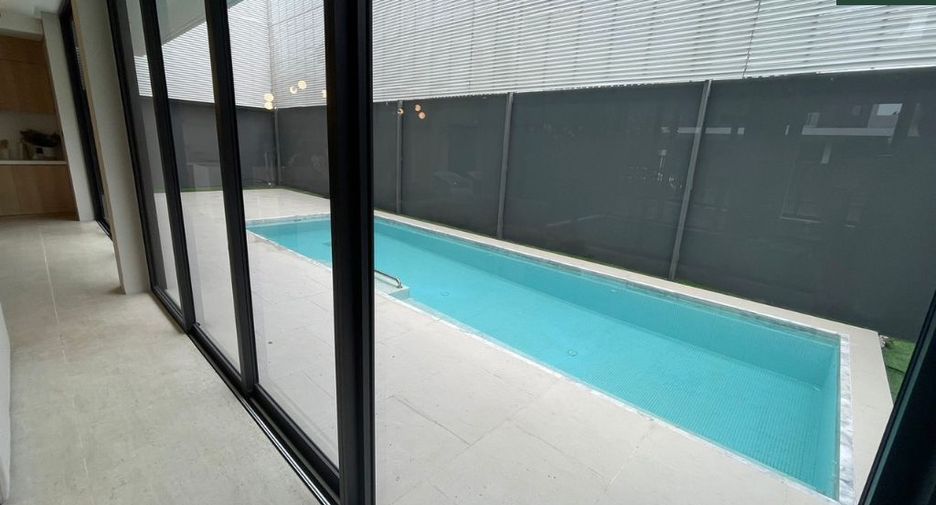 For sale 4 bedrooms house in Prawet, Bangkok