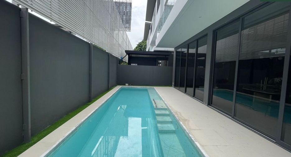 For sale 4 bedrooms house in Prawet, Bangkok