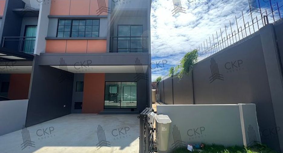 For rent そして for sale 4 Beds townhouse in Bang Kruai, Nonthaburi