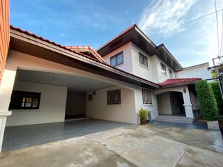 For rent 4 ベッドルーム house in Phaya Thai, Bangkok
