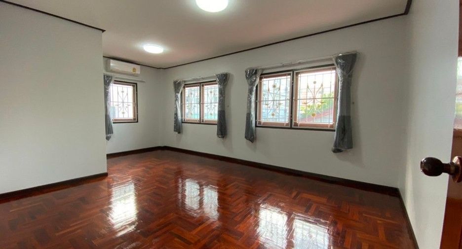 For rent 4 ベッドルーム house in Phaya Thai, Bangkok