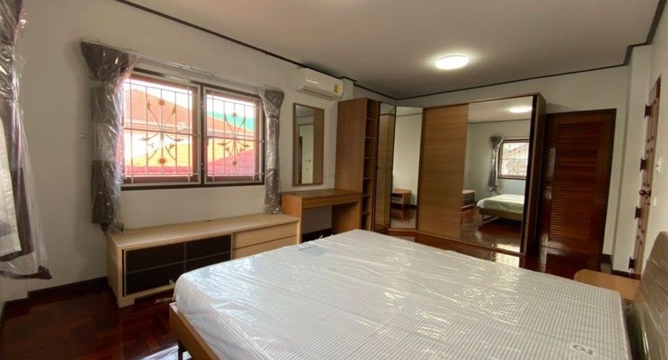 For rent 4 ベッドルーム house in Phaya Thai, Bangkok