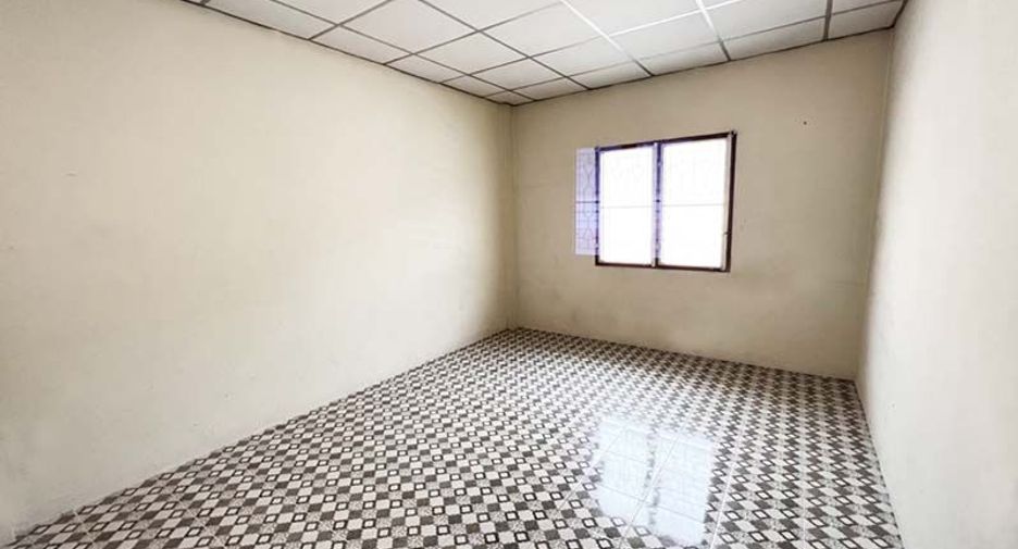 Casa adosada en venta de 2 habitaciones en Lat Lum Kaeo, Pathum Thani