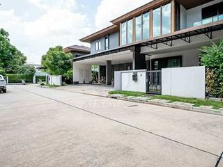 For sale 5 Beds house in Prawet, Bangkok