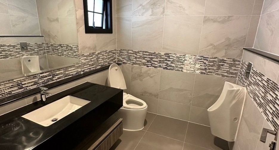 For sale 4 bedrooms house in Thawi Watthana, Bangkok