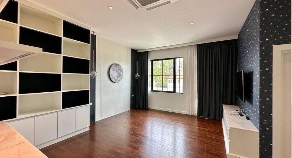 For sale 4 bedrooms house in Thawi Watthana, Bangkok