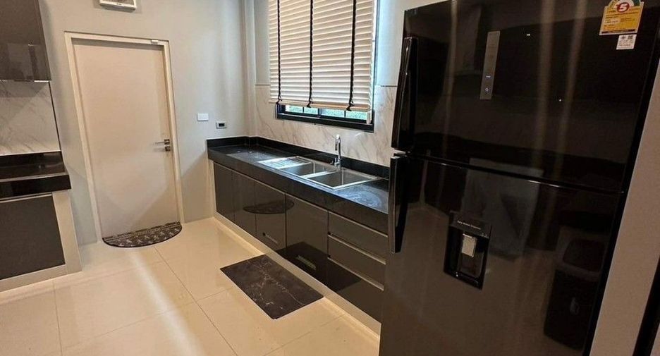 For sale 4 bedrooms house in Thawi Watthana, Bangkok
