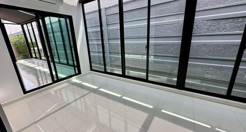 For sale 4 bedrooms house in Thawi Watthana, Bangkok
