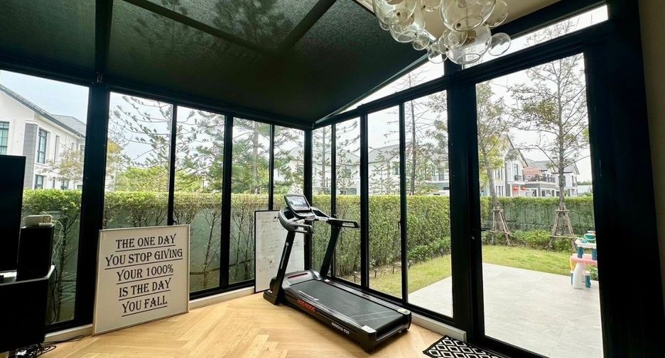 For sale 4 bedrooms house in Thawi Watthana, Bangkok