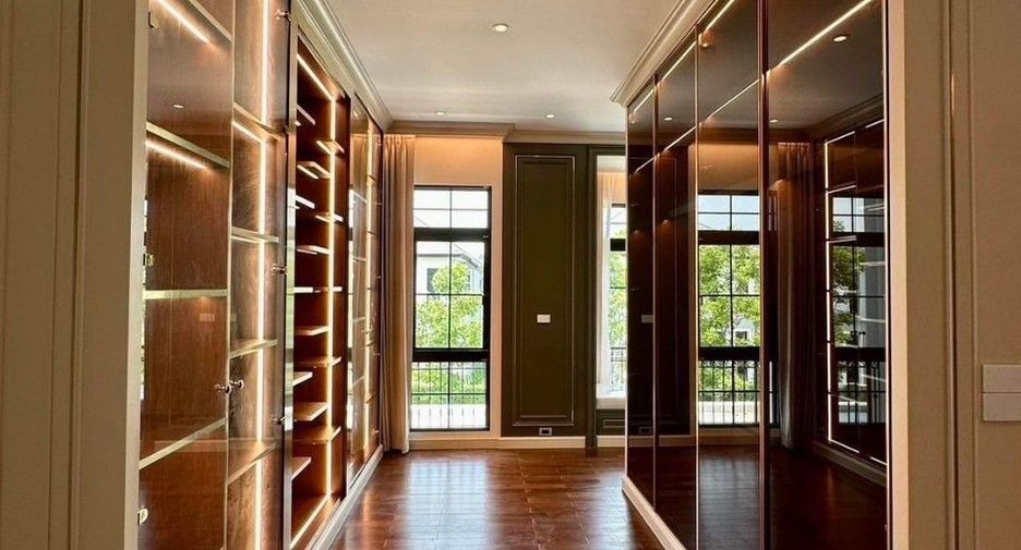 For sale 4 bedrooms house in Thawi Watthana, Bangkok