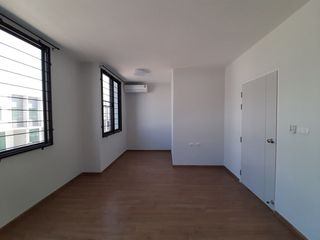 Аренда 3 спальни таунхаус в Сапхан Сунг, Бангкок