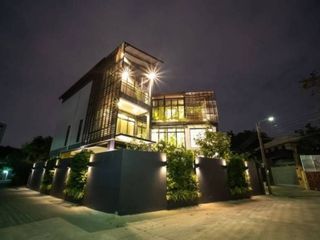 For sale 4 bed office in Watthana, Bangkok