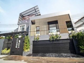 For sale 4 bed office in Watthana, Bangkok