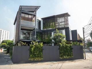 For sale 4 bed office in Watthana, Bangkok