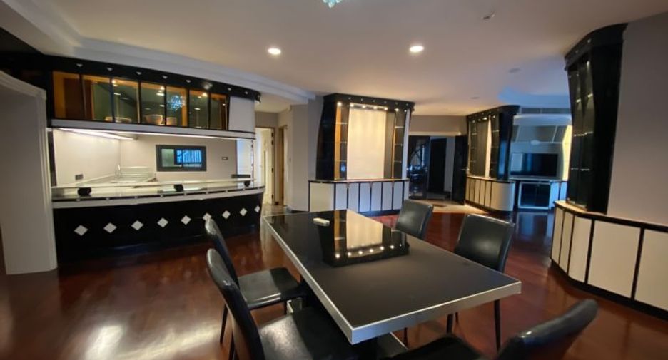 For rent 3 bedrooms condo in Pathum Wan, Bangkok
