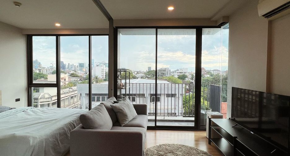 For rent 1 bed condo in Phaya Thai, Bangkok