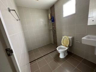 Casa adosada en venta de 2 habitaciones en Bang Khun Thian, Bangkok