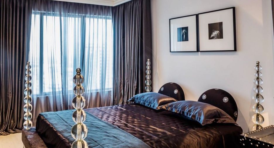 For sale 3 bedrooms condo in Khlong Toei, Bangkok