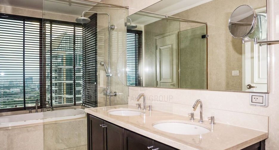 For sale 3 bedrooms condo in Khlong Toei, Bangkok