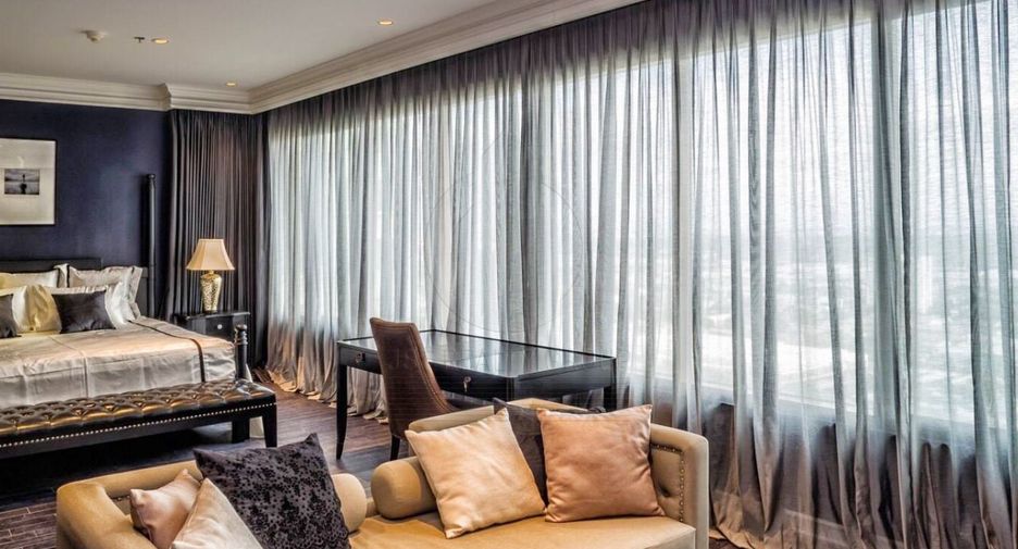 For sale 3 bedrooms condo in Khlong Toei, Bangkok