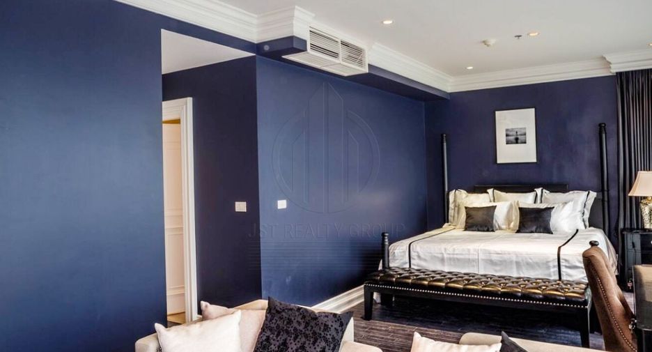 For sale 3 bedrooms condo in Khlong Toei, Bangkok