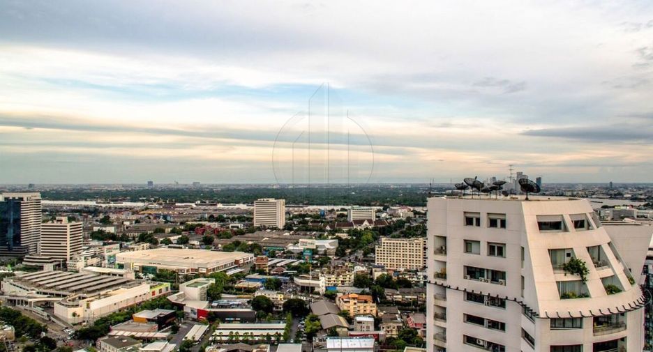For sale 3 bedrooms condo in Khlong Toei, Bangkok