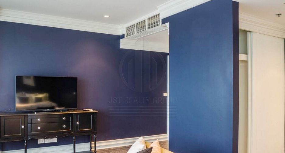 For sale 3 bedrooms condo in Khlong Toei, Bangkok