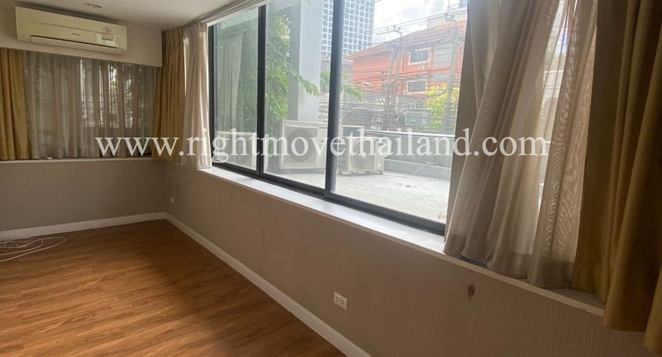 For rent 4 bed retail Space in Watthana, Bangkok