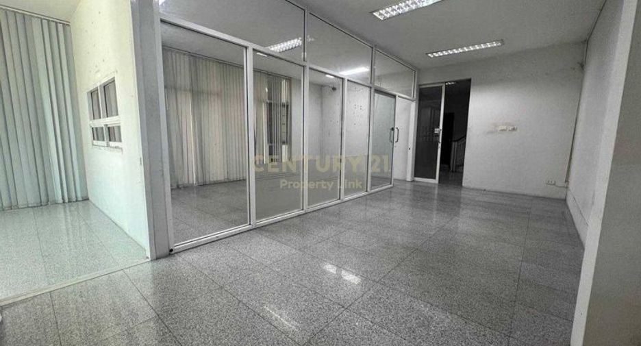 For sale 4 bedrooms retail Space in Lat Krabang, Bangkok