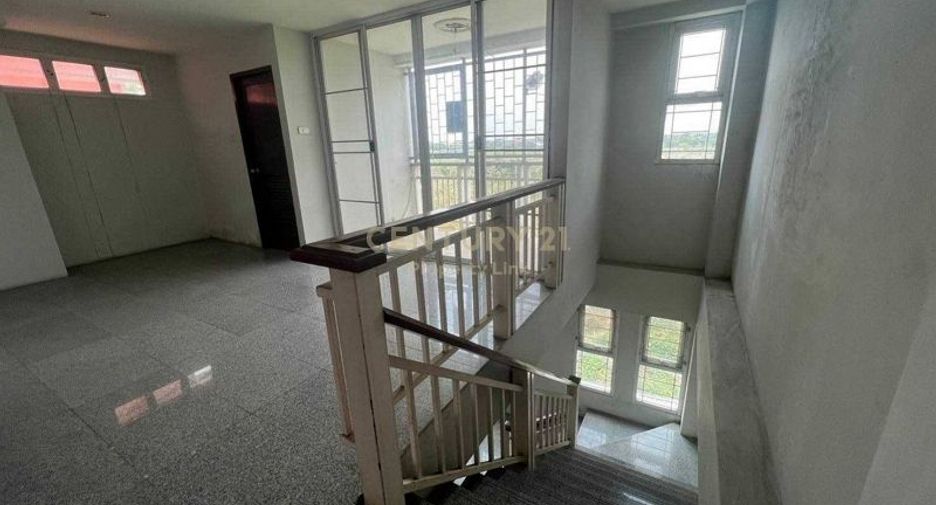 For sale 4 bedrooms retail Space in Lat Krabang, Bangkok