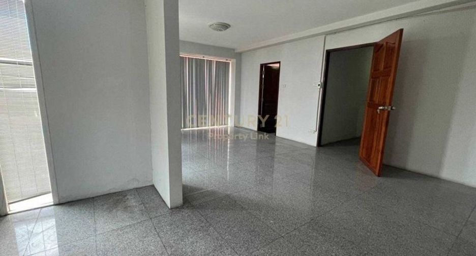 For sale 4 bedrooms retail Space in Lat Krabang, Bangkok