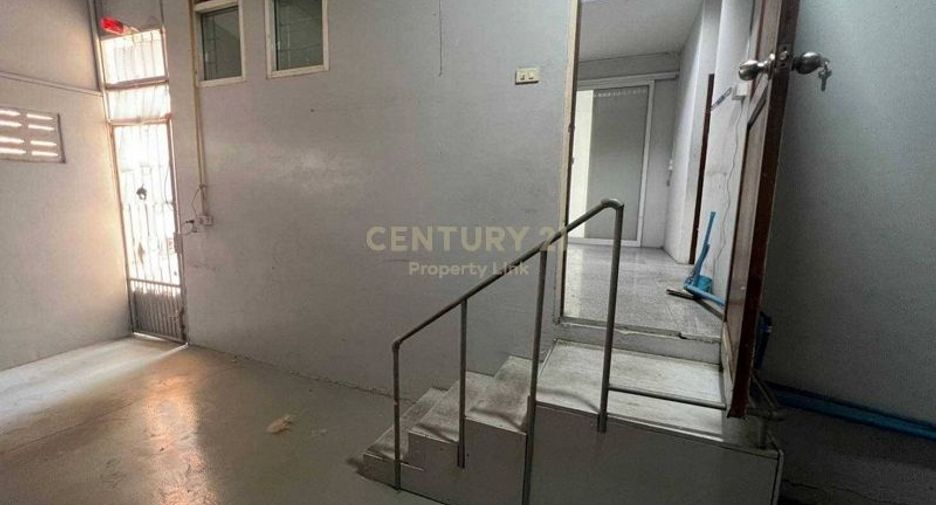 For sale 4 bedrooms retail Space in Lat Krabang, Bangkok