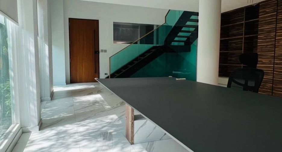 For rent and for sale 3 bedrooms townhouse in Khlong Toei, Bangkok
