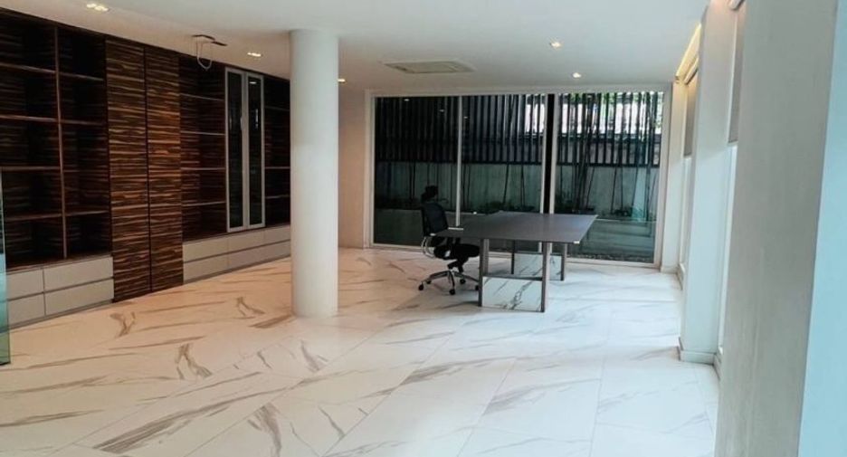 For rent and for sale 3 bedrooms townhouse in Khlong Toei, Bangkok