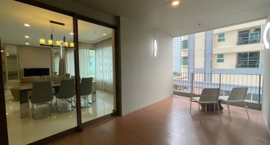 Condo en alquiler de 3 habitaciones en Khlong Toei, Bangkok