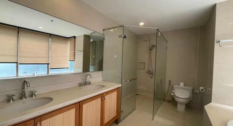 Condo en alquiler de 3 habitaciones en Khlong Toei, Bangkok
