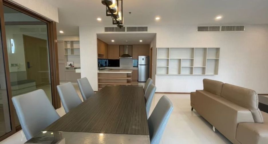 Condo en alquiler de 3 habitaciones en Khlong Toei, Bangkok