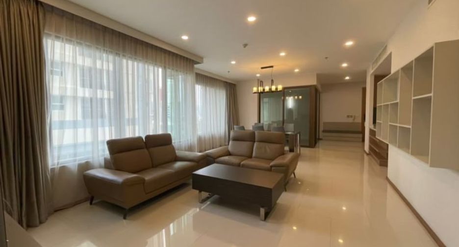 Condo en alquiler de 3 habitaciones en Khlong Toei, Bangkok