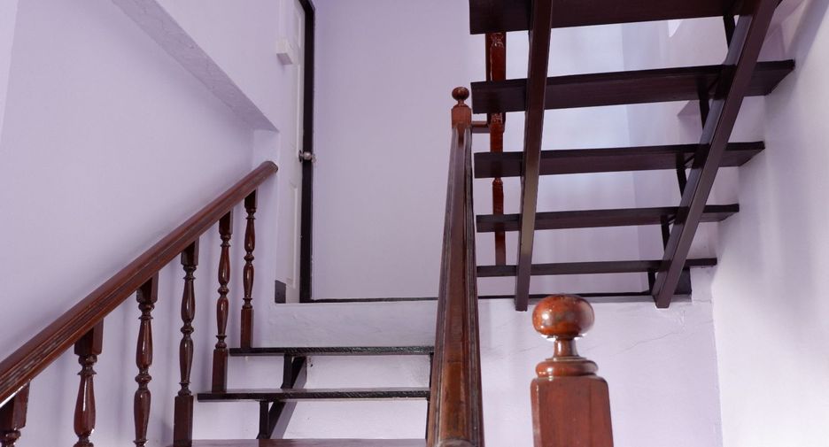 For rent 4 bedrooms townhouse in Bangkok Noi, Bangkok