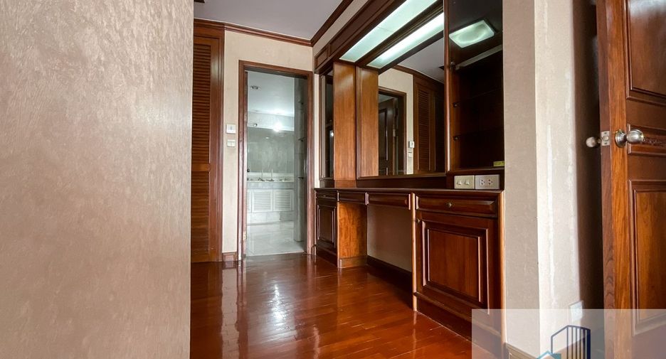 For sale 3 bedrooms condo in Sathon, Bangkok
