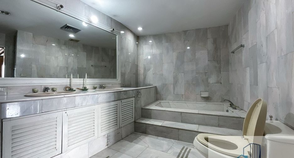 For sale 3 bedrooms condo in Sathon, Bangkok