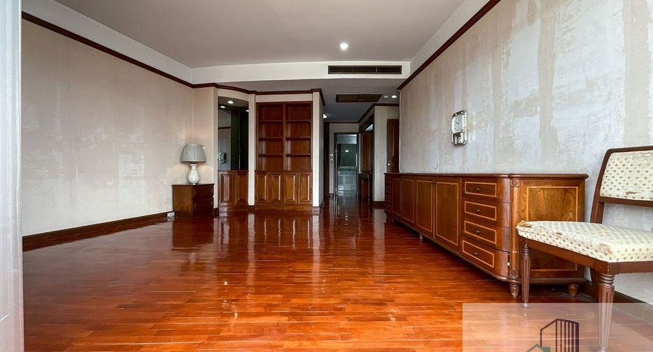 For sale 3 bedrooms condo in Sathon, Bangkok